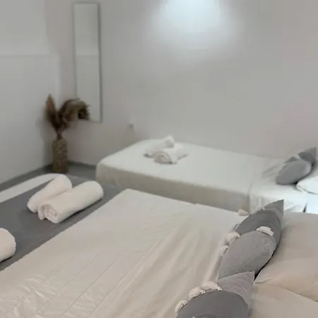 Heart 3* Fira (Santorini)