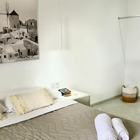 Heart 3* Fira (Santorini)