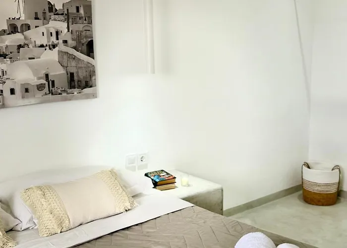 Heart 3* Fira (Santorini)